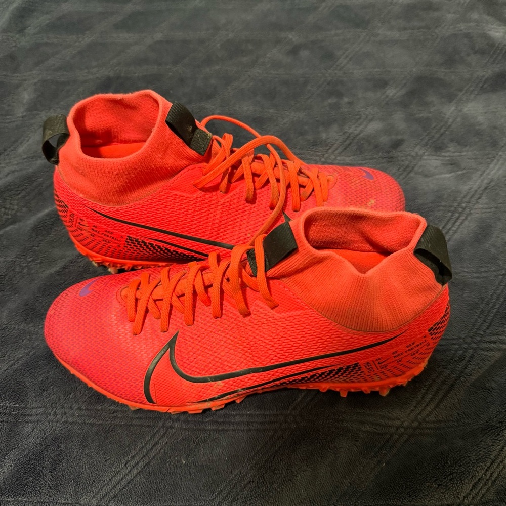 Indoor soccer shoes size 5.5